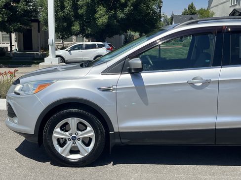 Used 2016 Ford Escape SE w/ Equipment Group 201A AWD/4WD image 2