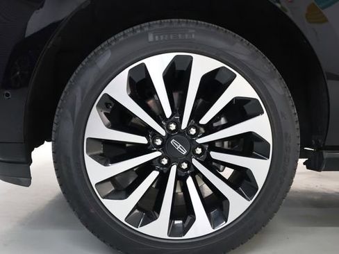 Used 2023 Lincoln Navigator Reserve image 18