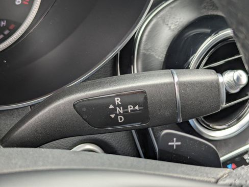 Used 2019 Mercedes-Benz GLC 300 4MATIC image 16