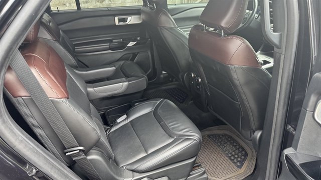 Used 2021 Ford Explorer Platinum w/ Equipment Group 601A AWD/4WD image 4