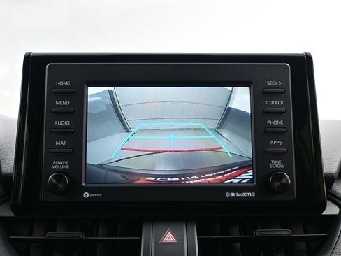 Used 2021 Toyota RAV4 LE AWD/4WD image 17