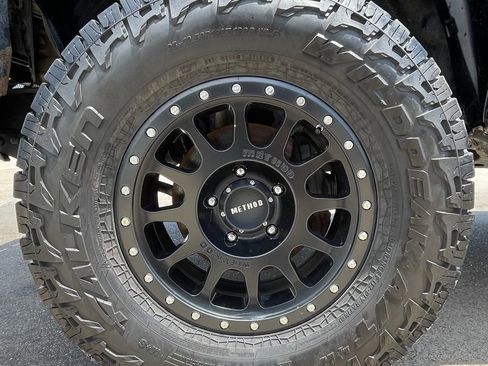 Used 2015 Toyota Tundra SR5 w/ TRD Off Road Package AWD/4WD image 13