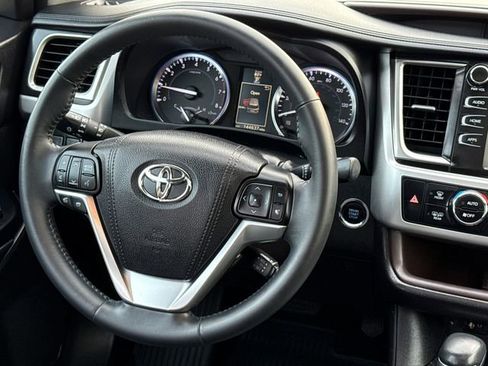Used 2016 Toyota Highlander XLE FWD image 14