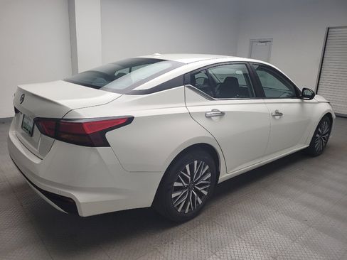 Used 2025 Nissan Altima 2.5 SV FWD image 9