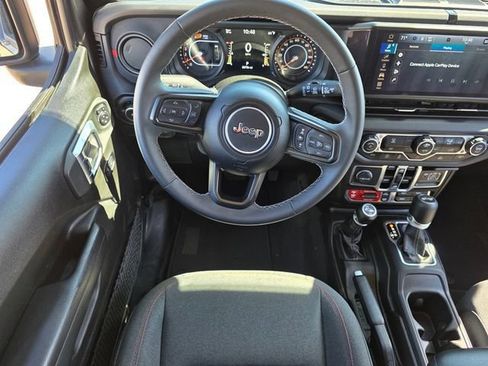 Used 2025 Jeep Wrangler Unlimited Rubicon AWD/4WD image 14