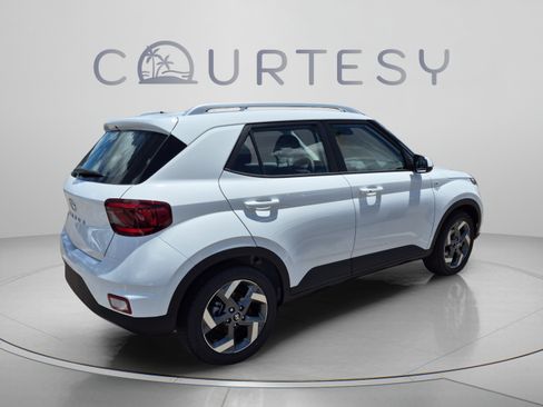 New 2026 Hyundai Venue SEL FWD image 5