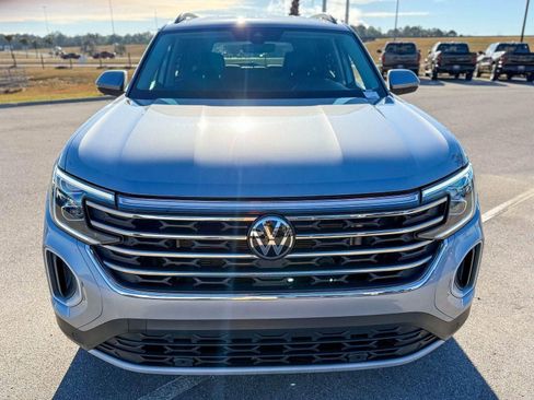 Used 2025 Volkswagen Atlas SE image 30