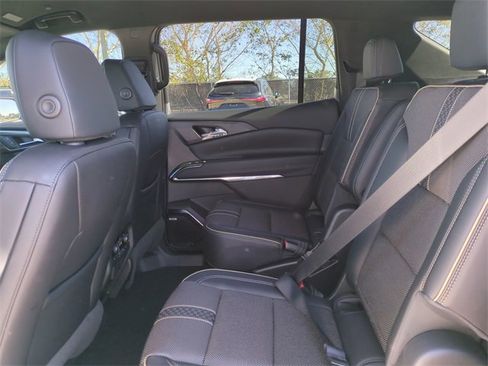 New 2026 Chevrolet Traverse High Country image 14
