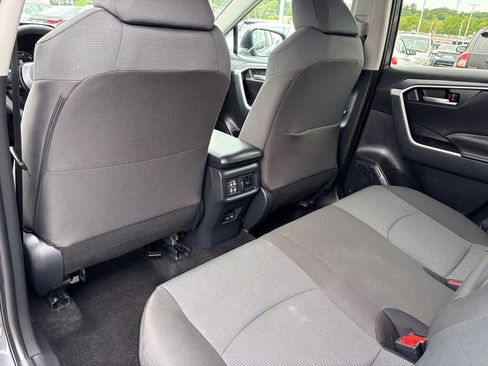 Used 2025 Toyota RAV4 XLE FWD image 41