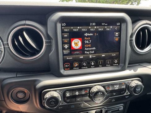 Used 2023 Jeep Wrangler Unlimited Sahara w/ Cold Weather Group AWD/4WD image 19