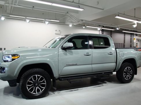 Used 2022 Toyota Tacoma TRD Sport image 14
