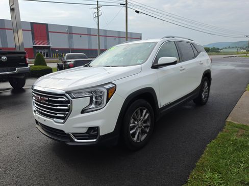 Used 2024 GMC Terrain SLT AWD/4WD image 8