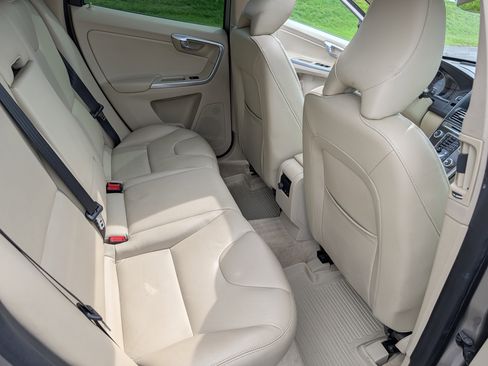 Used 2016 Volvo XC60 T5 Platinum w/ Climate Package FWD image 28