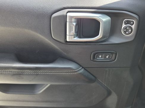 Used 2018 Jeep Wrangler Unlimited Sahara AWD/4WD image 20