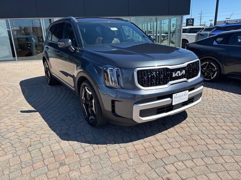 Used 2024 Kia Telluride EX AWD/4WD image 3