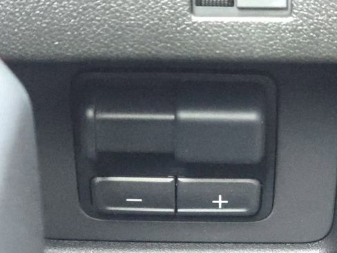 Used 2024 GMC Canyon Elevation w/ Convenience Package image 35