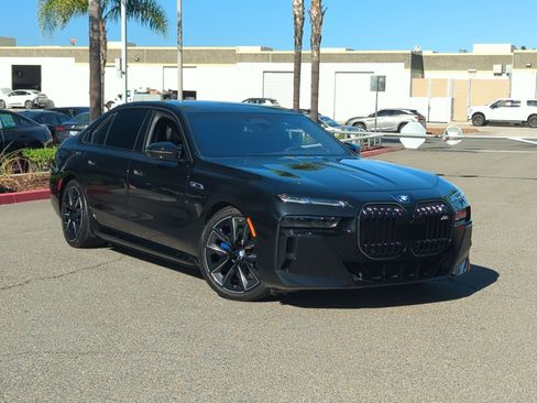 Used 2024 BMW i7 M70 w/ Executive Package image 3