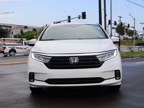 Certified 2024 Honda Odyssey Touring image 2