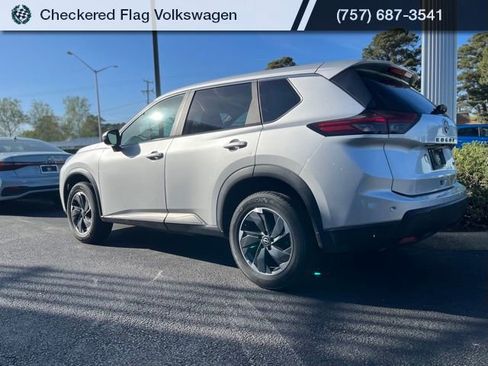 Used 2024 Nissan Rogue SV FWD image 6