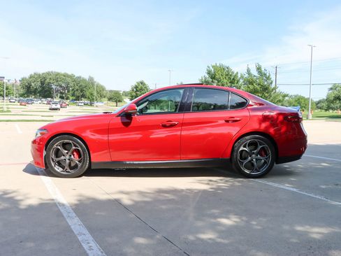 Used 2017 Alfa Romeo Giulia Ti w/ TI 19" Sport Package AWD/4WD image 4