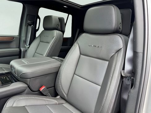 New 2026 GMC Yukon Denali w/ Denali Reserve Package AWD/4WD image 9