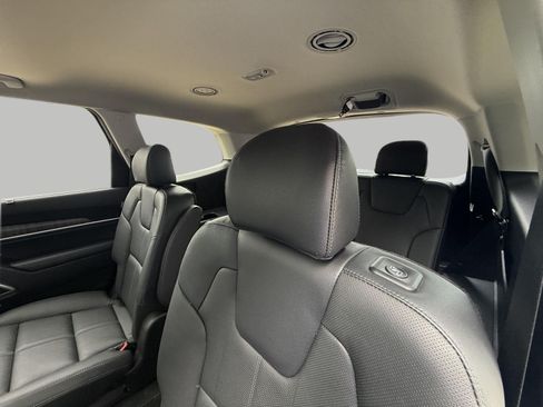 Used 2025 Kia Telluride EX w/ EX Captain's Chair Package AWD/4WD image 27