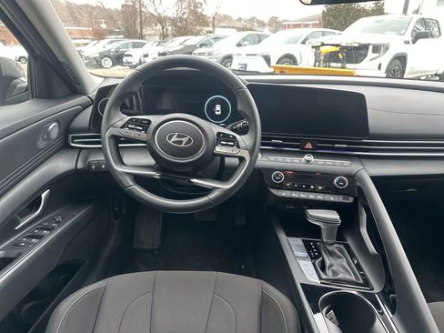 Used 2025 Hyundai Elantra SEL image 10