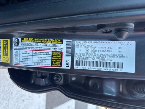 Used 2017 Toyota Tacoma SR5 AWD/4WD image 63