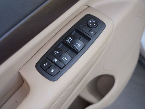 Used 2018 Jeep Grand Cherokee Laredo AWD/4WD image 16