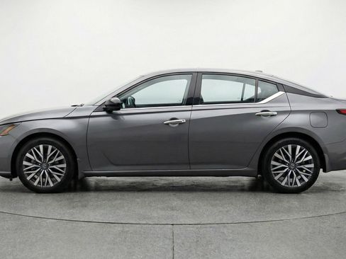 Used 2025 Nissan Altima 2.5 SV image 5