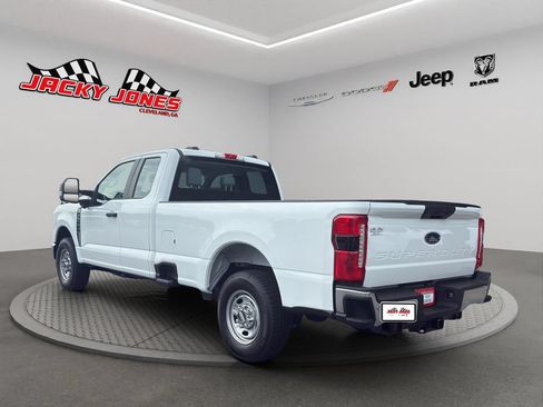 Used 2025 Ford F250 XL w/ 360-Degree Camera Package RWD image 7