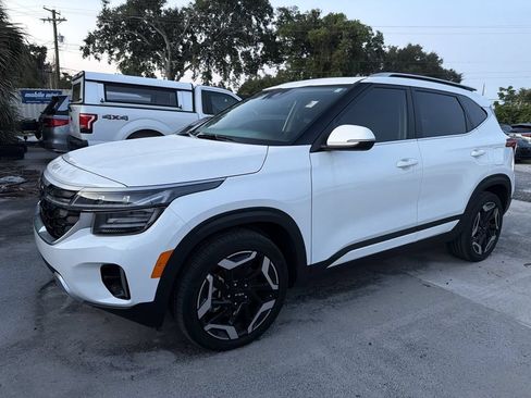 Certified 2025 Kia Seltos SX w/ SX Sunroof Package AWD/4WD image 3