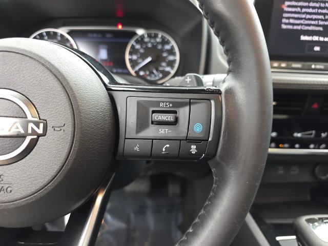 Used 2022 Nissan Rogue SV w/ SV Premium Package FWD image 18