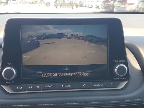 Used 2025 Nissan Rogue SV FWD image 28