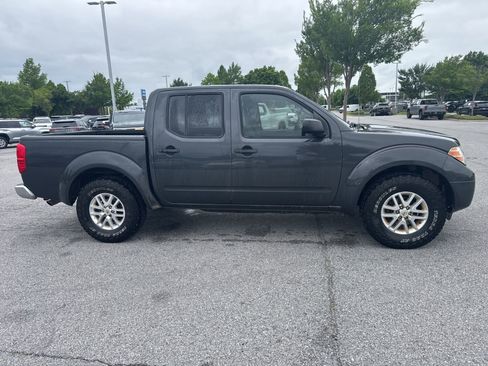 Used 2015 Nissan Frontier SV AWD/4WD image 6