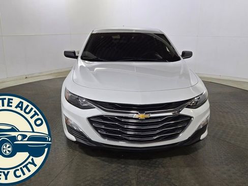 Used 2023 Chevrolet Malibu LS image 2