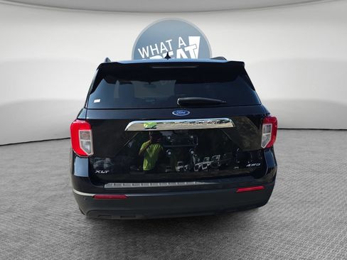 Used 2023 Ford Explorer XLT AWD/4WD image 5