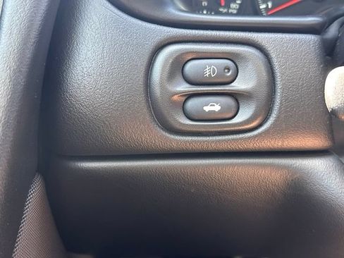 Used 2004 Chevrolet Corvette Convertible w/ Preferred Equipment Group RWD image 16