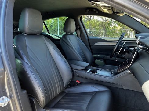Used 2024 Maserati Grecale GT image 23