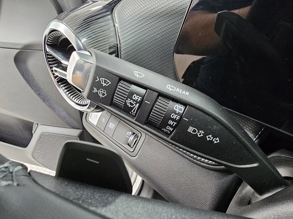 Used 2025 Chevrolet Equinox LT w/ Convenience Package II FWD image 35