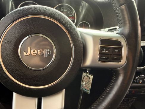 Used 2014 Jeep Wrangler Unlimited Rubicon AWD/4WD image 32