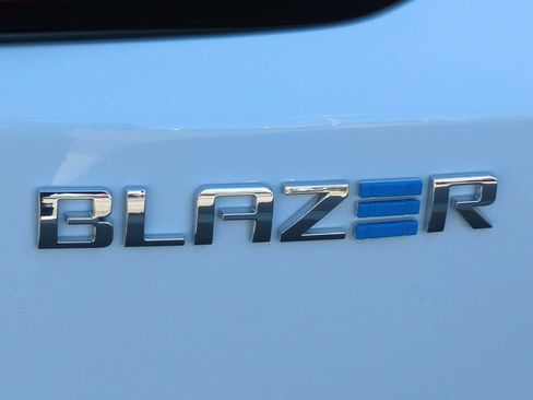 Used 2025 Chevrolet Blazer EV LT FWD image 9