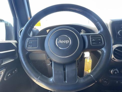 Used 2018 Jeep Wrangler Unlimited Sahara AWD/4WD image 21