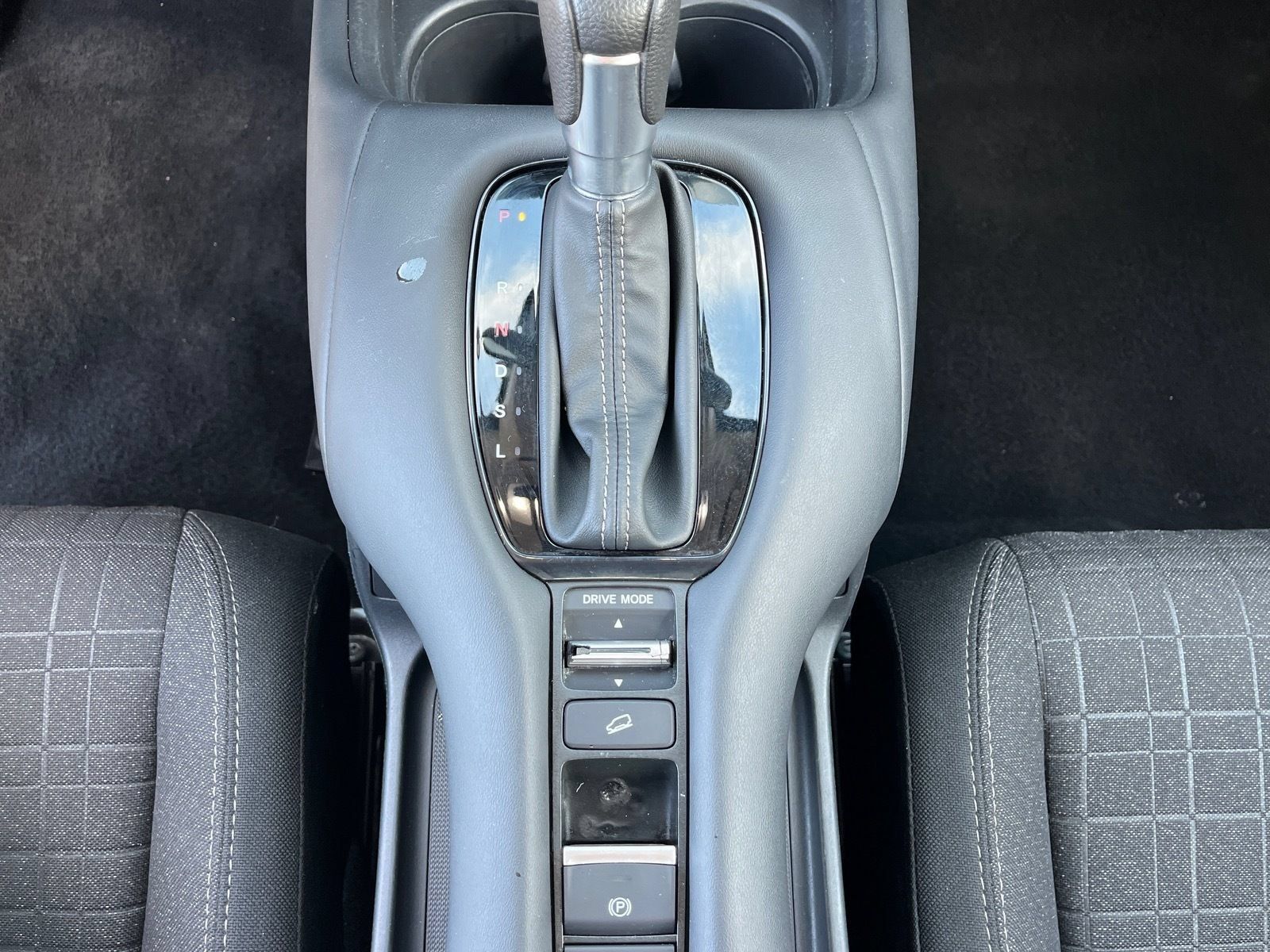 Used 2025 Honda HR-V LX image 27