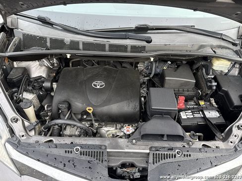 Used 2018 Toyota Sienna LE image 11