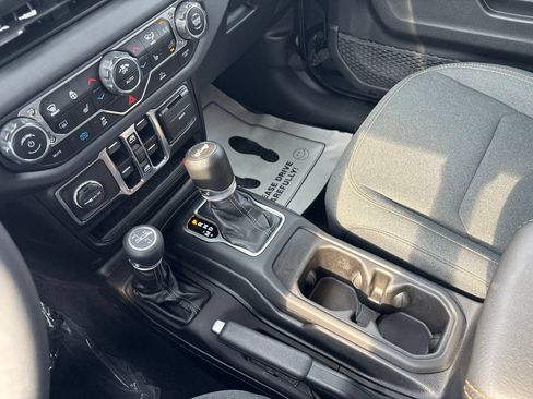 Used 2025 Jeep Wrangler Unlimited Sahara AWD/4WD image 14
