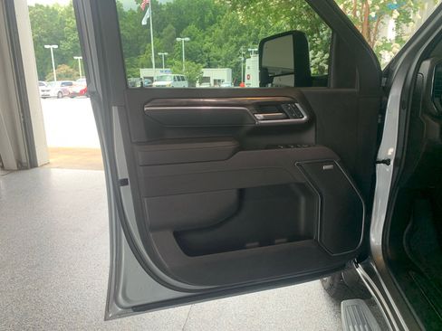Used 2025 Chevrolet Silverado 2500 LTZ w/ LTZ Convenience Package AWD/4WD image 25
