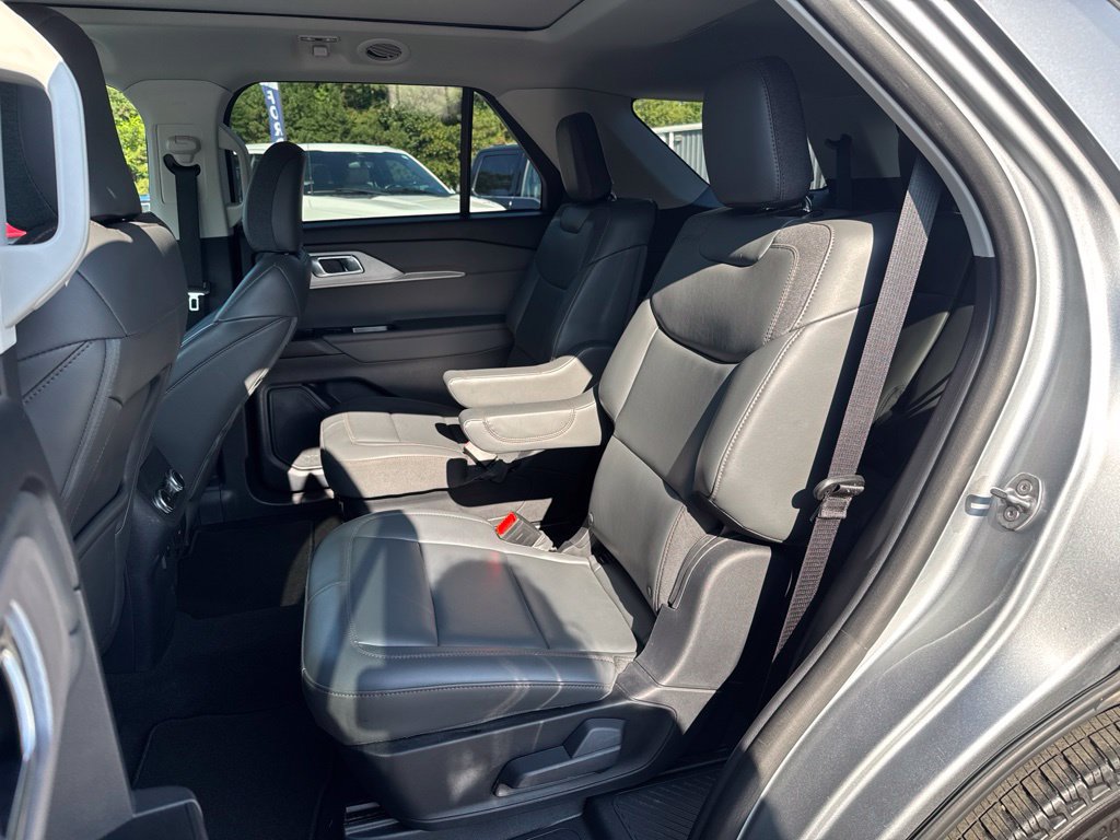 Used 2025 Ford Explorer Active w/ Active Comfort Package AWD/4WD image 11