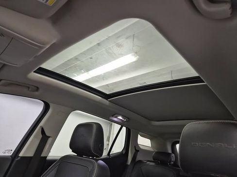 Used 2020 GMC Terrain Denali w/ Denali Premium Package FWD image 23