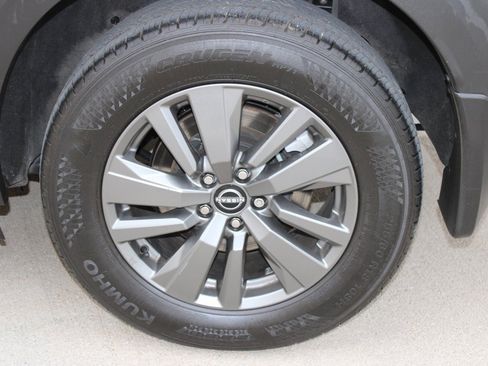 Used 2024 Nissan Pathfinder SV image 30